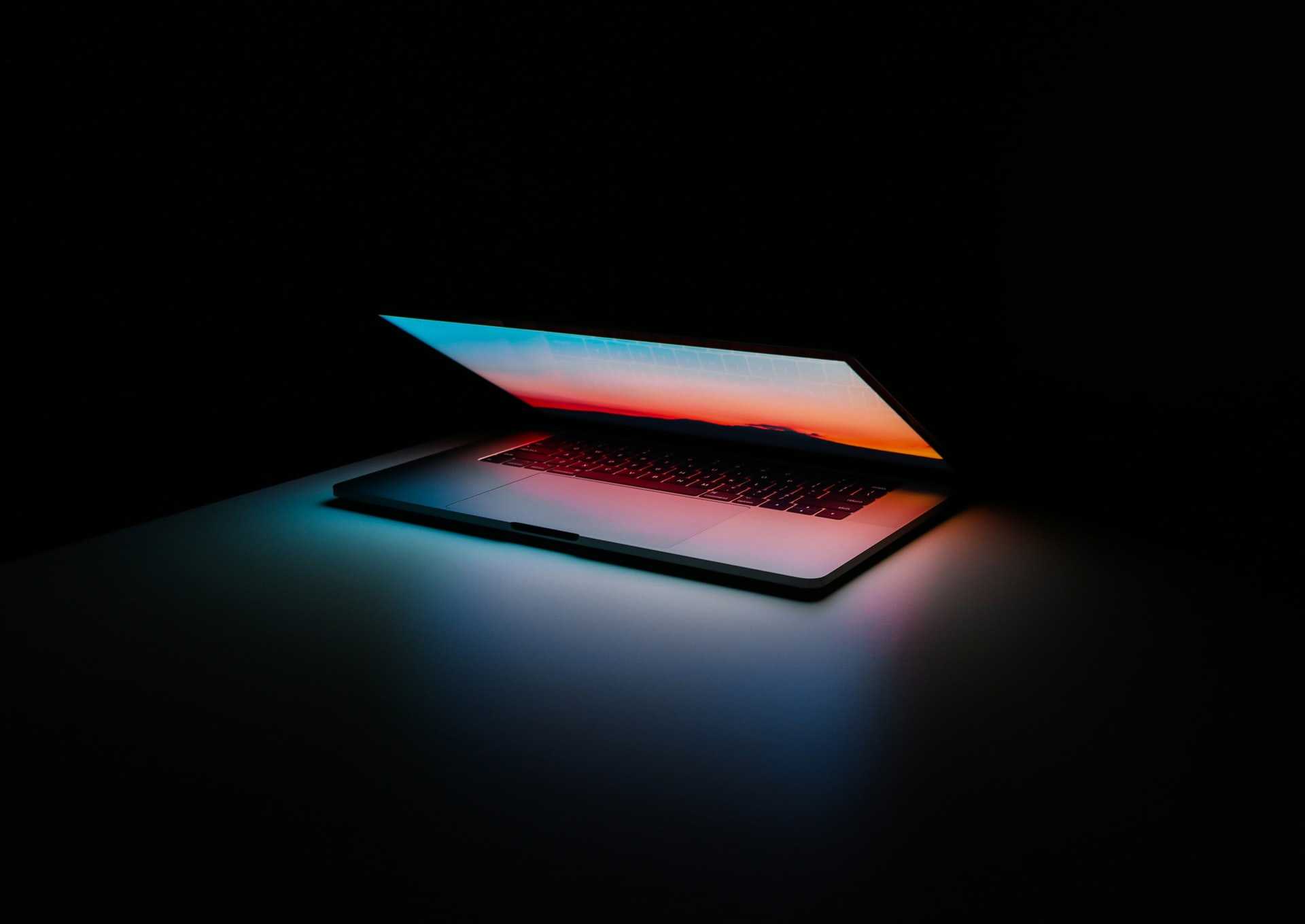 Macbook w dark background